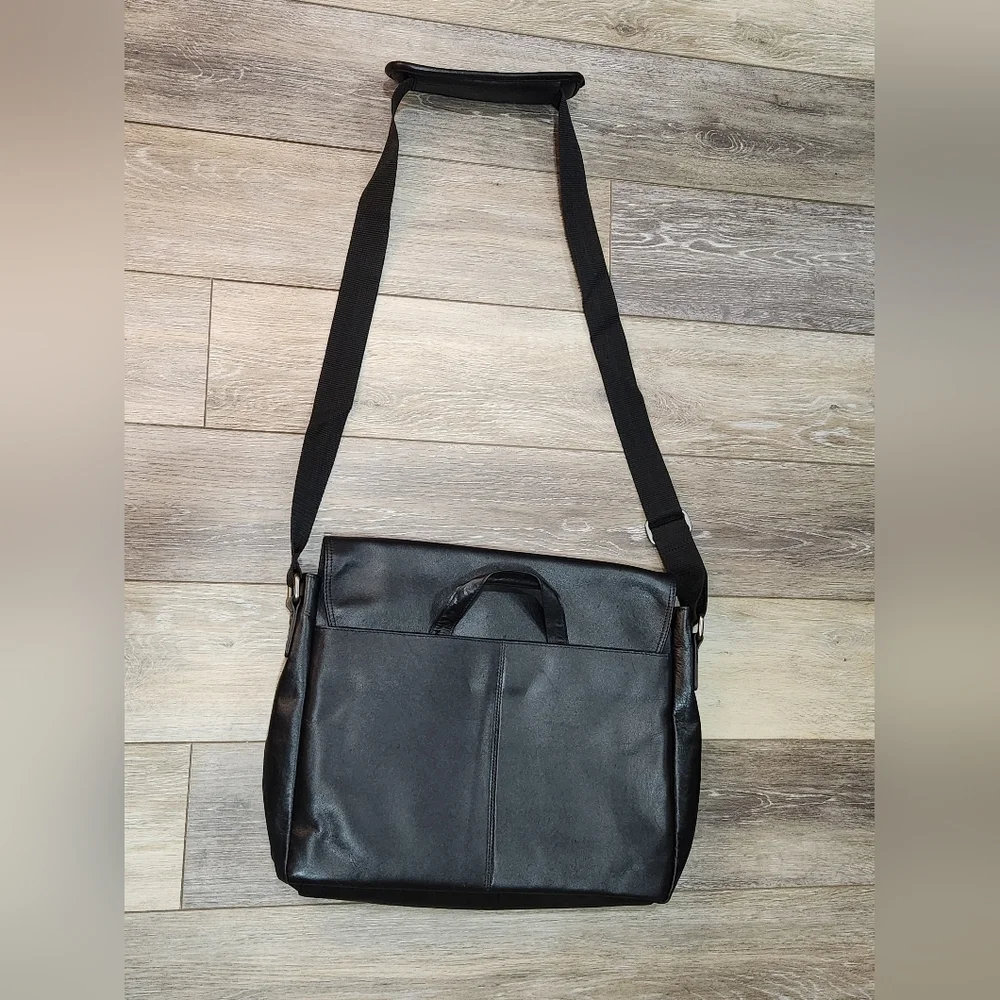 Kenneth Cole Pebbled Black Leather Laptop Messenger Bag
